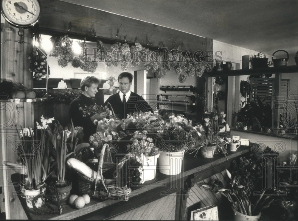 1990 Monce De Jong learning floral business from Jan Van Den Kieboom-Historic Images