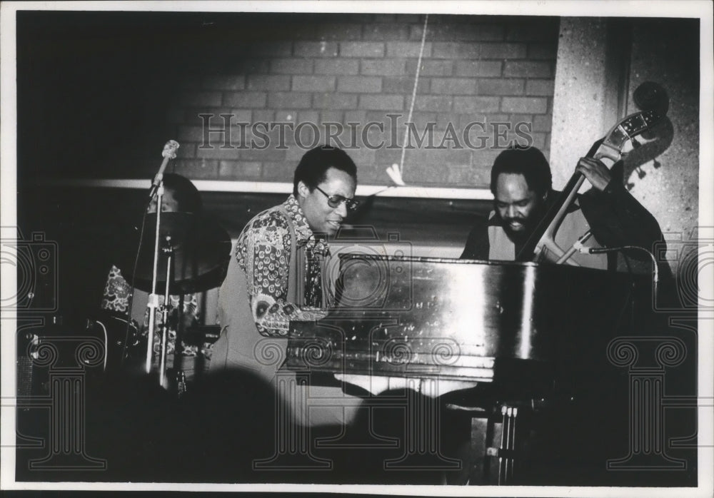 1972 Press Photo Ramsey Lewis Trio at Centre Stage - mjb06721-Historic Images