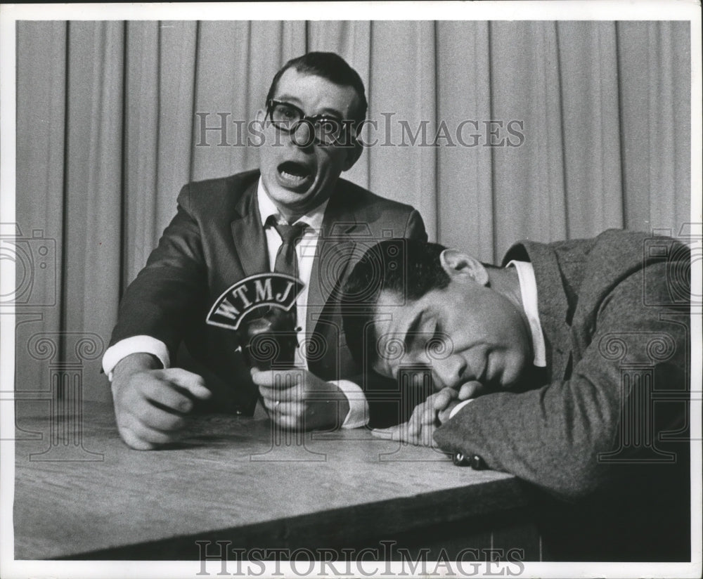 1965 Press Photo Bill McCullough and Journal employee Bob Louis, on air - Historic Images