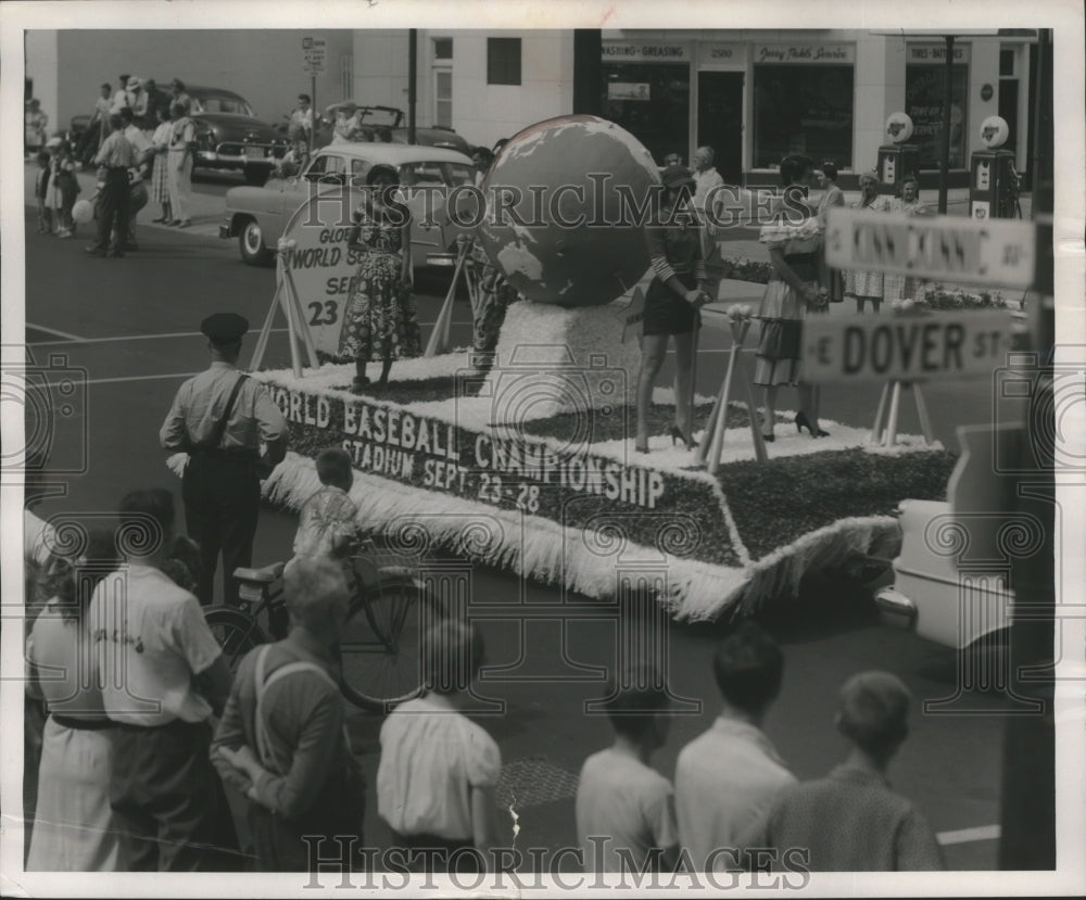 1955 Press Photo Parade float dramatizing baseball semiprofessional world series-Historic Images