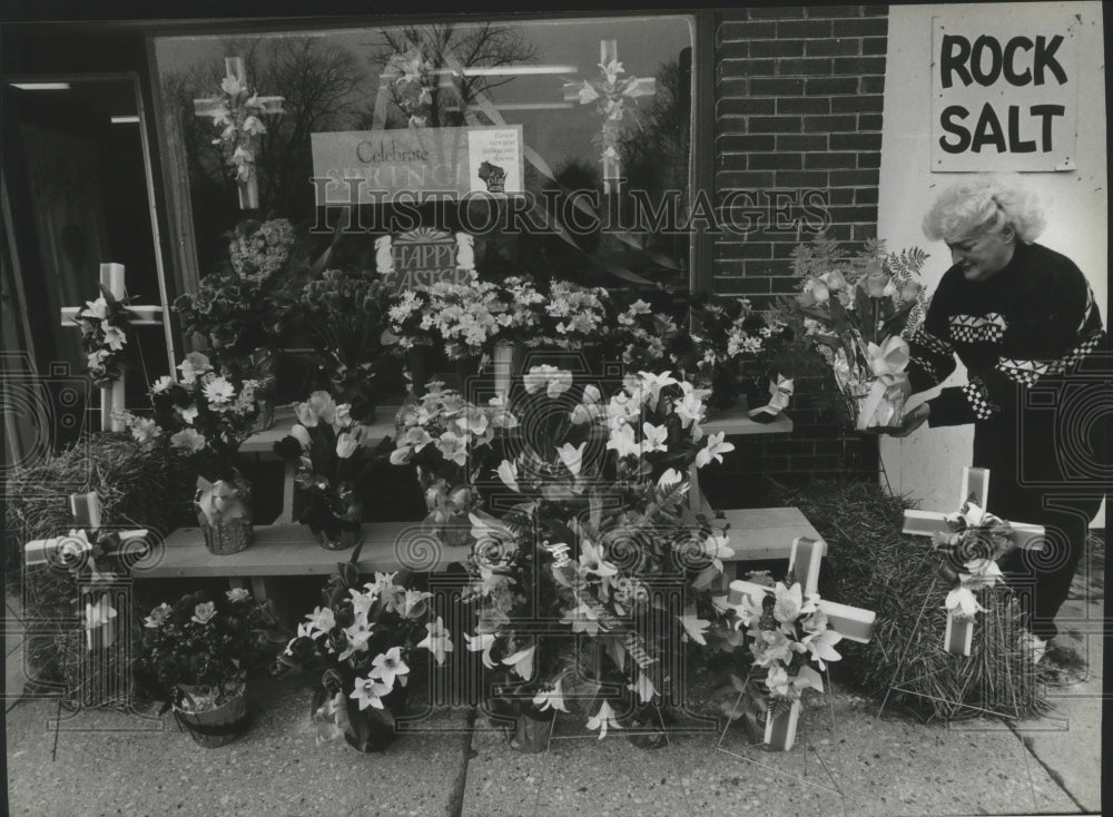 1994 Darlene Boehm Manager and Florist Setting Up a Floral Display - Historic Images