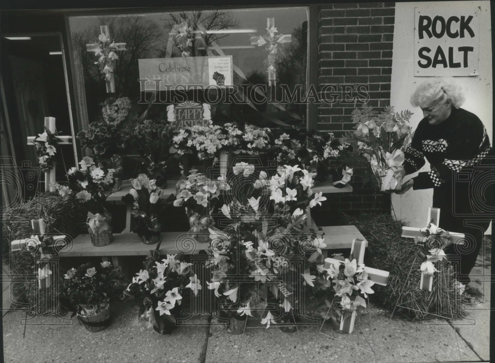 1994 Darlene Boehm Manager and Florist Setting Up a Floral Display - Historic Images