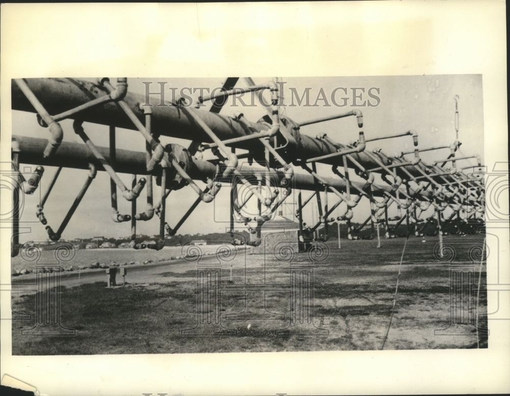 1934 Press Photo Chemical Curtain Device to Strain Fog in Air at Landing Fields- Historic Images