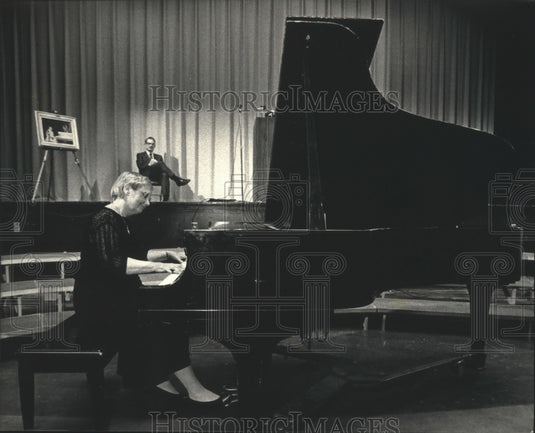 1987 Geraldine Thien-Stone plays "Bumble Boogie" at Liberace service-Historic Images