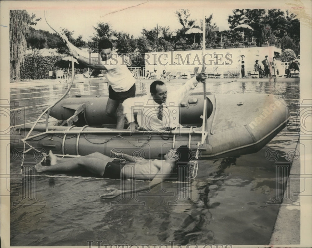 1964 Press Photo A stretcher designed to rescue victims of water accidents - Historic Images