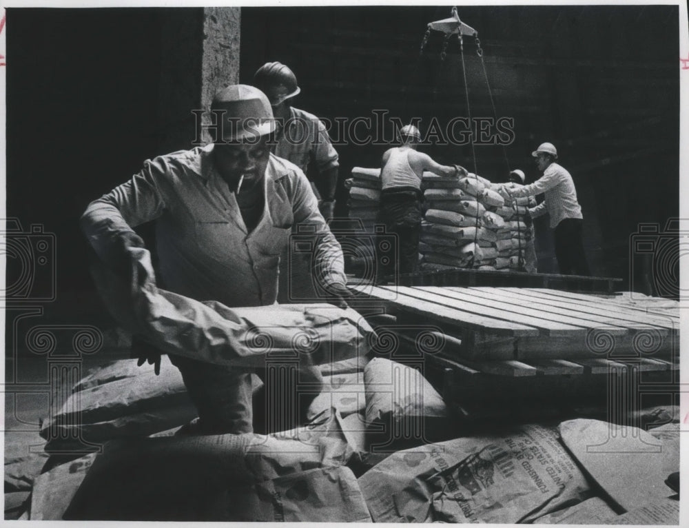 1977 Sacks of bread flour were handled in the hold of a ship-Historic Images