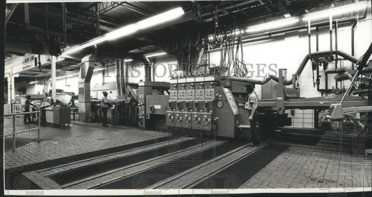 1989 Press Photo The Longview Fibre Company, manufacturing plant, Milwaukee. - Historic Images