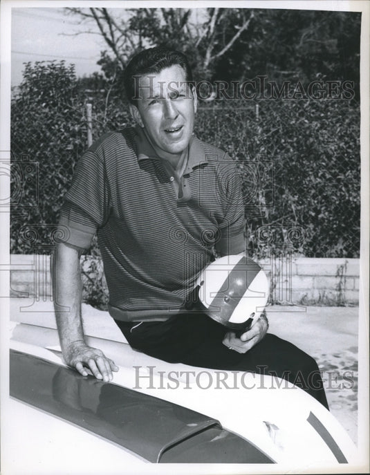 1964 Press Photo Emcee Bill Leyden Engages in Hobby of Race Car Driving-Historic Images