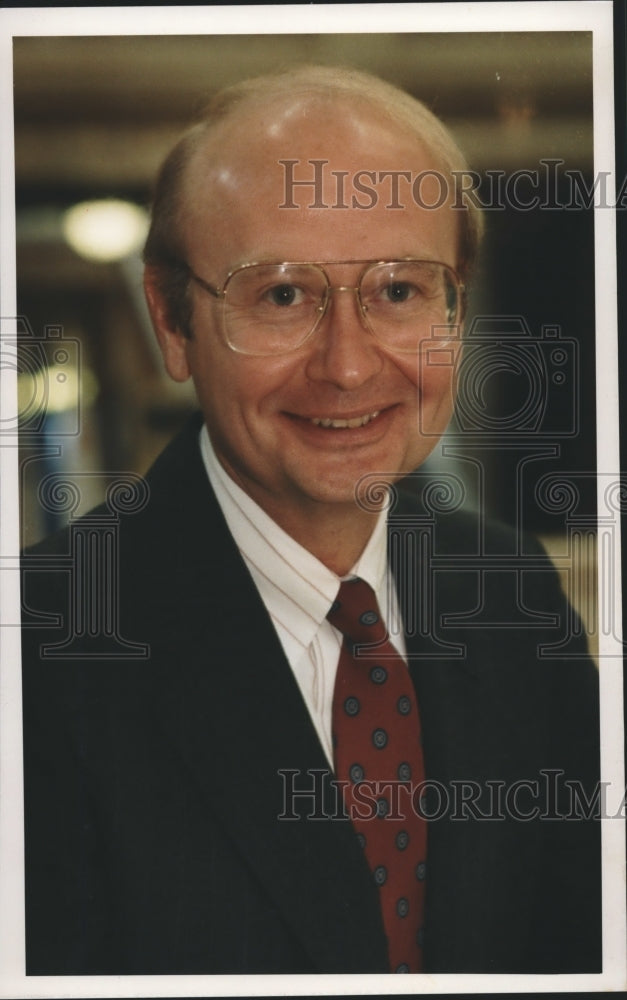 1990 Press Photo Thomas (Tom) Loftus - mjb07316 - Historic Images