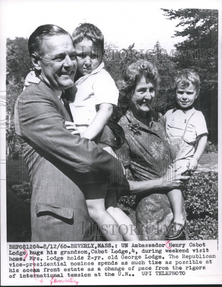 1960 Press Photo Henry Cabot Lodge Smiling With Family in Massachusetts - Historic Images