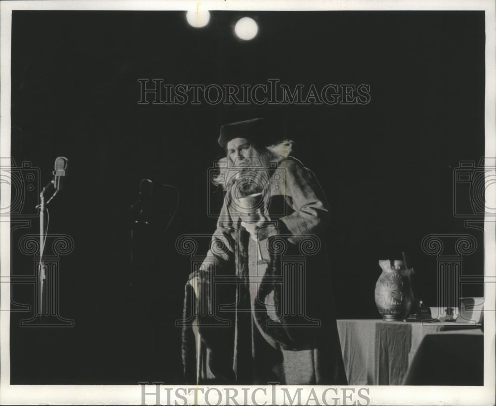 Press Photo William Lewis Singing in 'Faust' at Washington Park - Historic Images