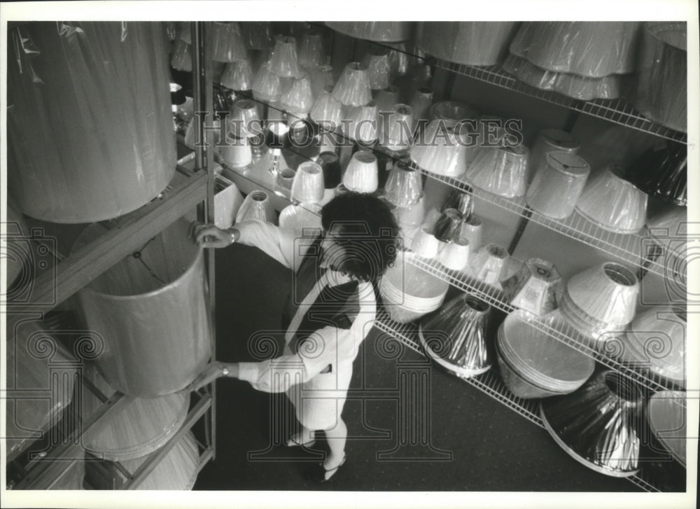 1993 Press Photo Donna Herbert arranges lampshades at Lighting Accessories store - Historic Images