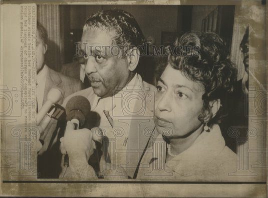 1975 Press Photo wife of Raleigh NC Mayor Clarence Lightner found innocent - Historic Images