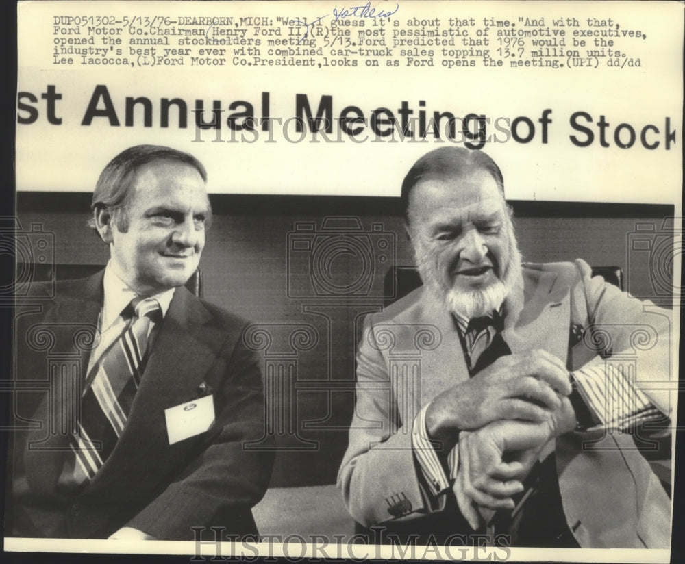1976 Press Photo Henry Ford II and Lee Iacoca at stockholders annual meeting-Historic Images
