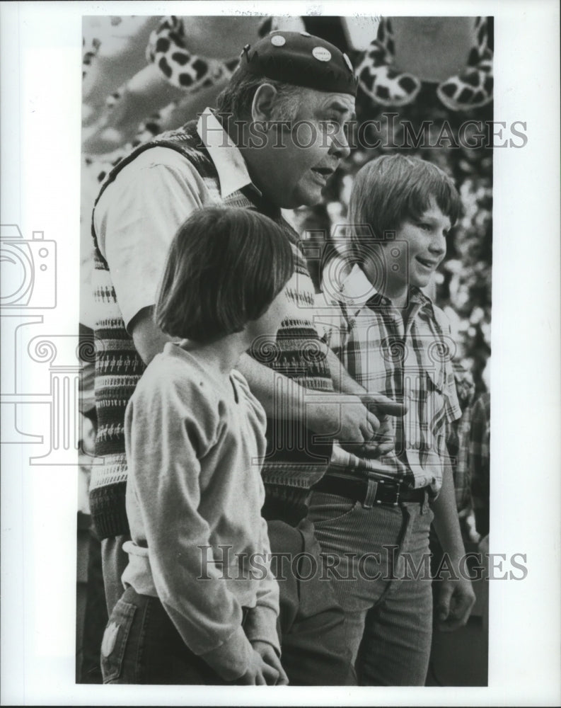 1979 Press Photo Jonathan Winters in a scene from &quot;Family Funtime U.S.A.&quot;, - Historic Images