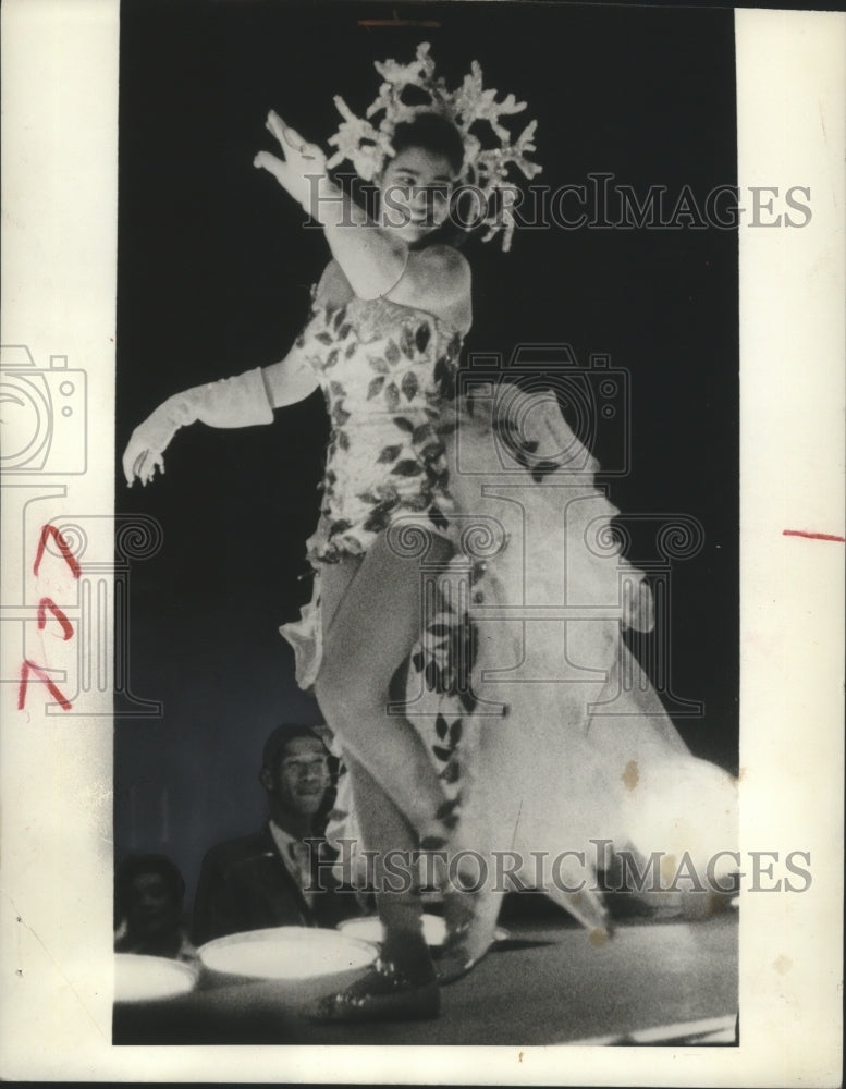 Press Photo Trinidad beauty performs before the spotlight in a festival. - Historic Images