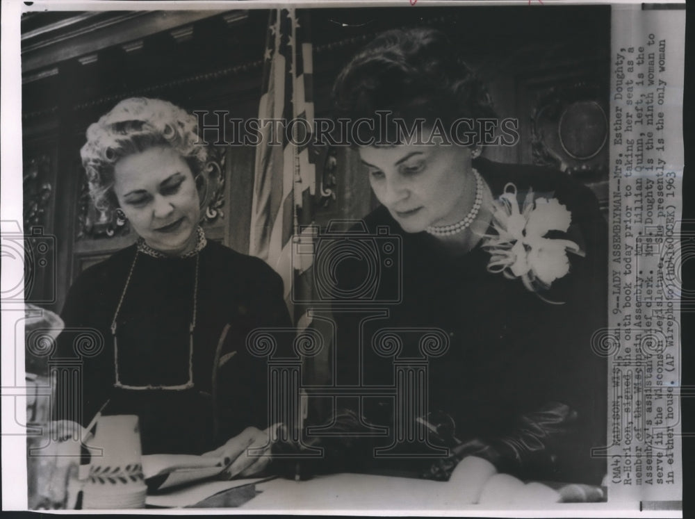 1963 Press Photo Mrs. Ester Doughty and Mrs. Lillian Quin, Wisconsin Assembly- Historic Images