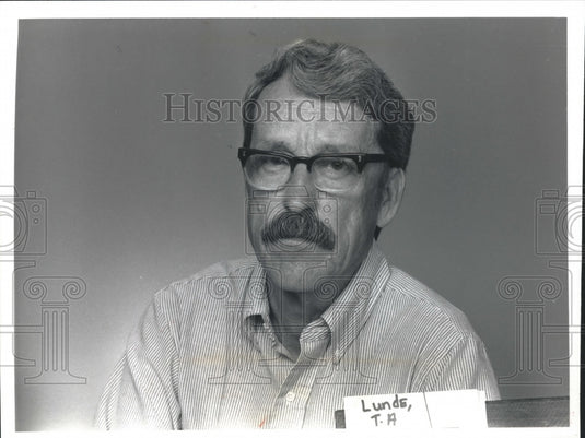 1992 Press Photo T.A Lund, Retired Teacher, Milwaukee - Historic Images