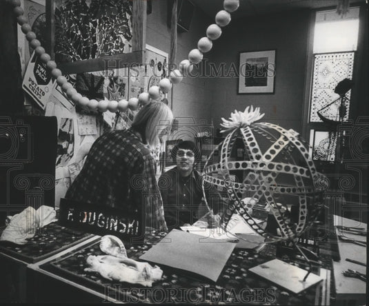 1975 Press Photo Lincoln Boys School arts & crafts teacher Frank Duginski - Historic Images