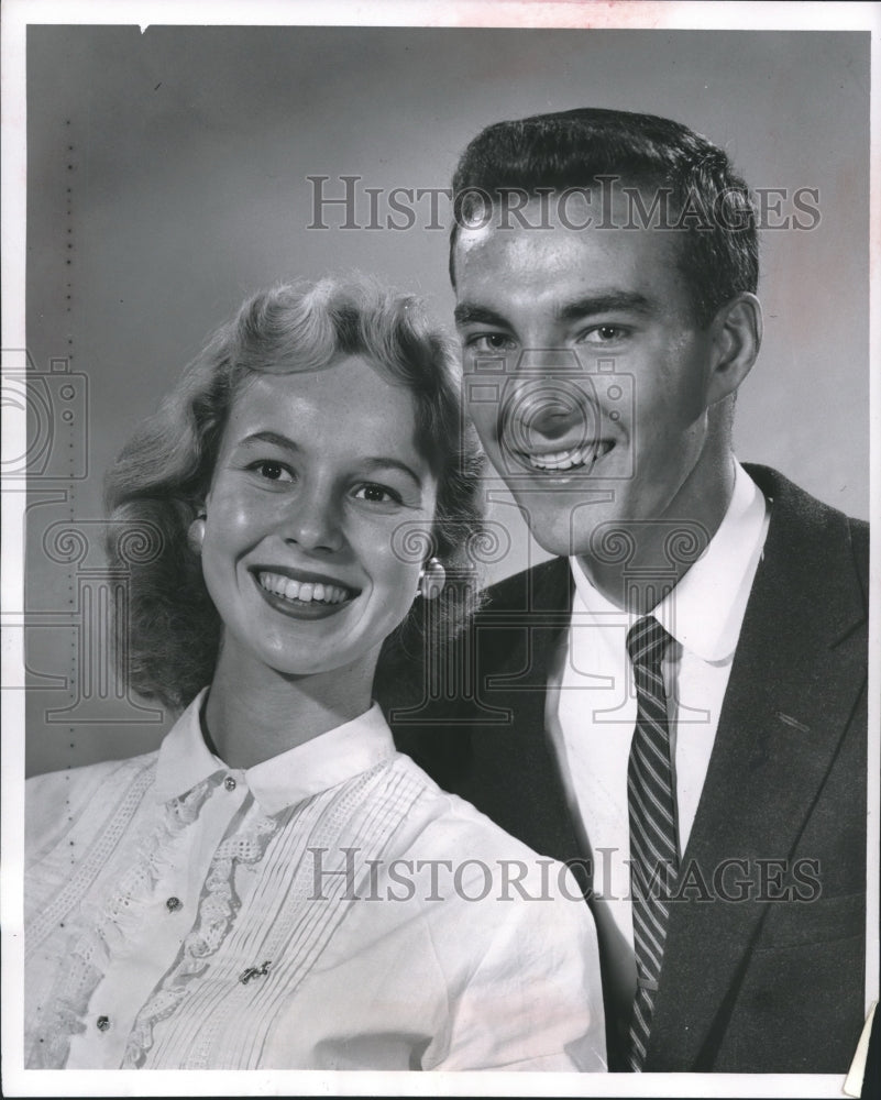 1957 Miss Wisconsin Joan Hetschel and fiance William Luebke-Historic Images
