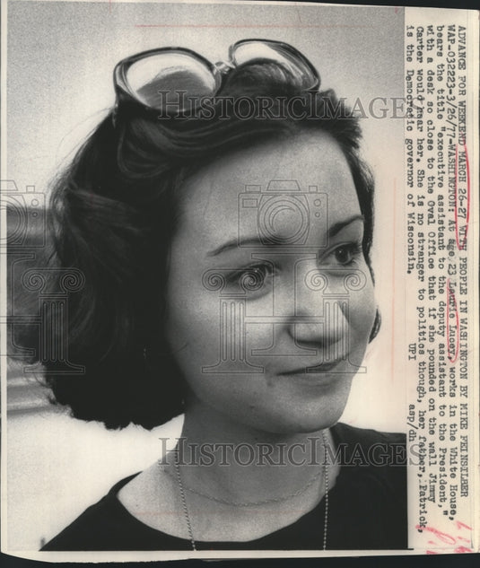 1977 Press Photo Laurie Lucey's works as assistant in the White House - Historic Images