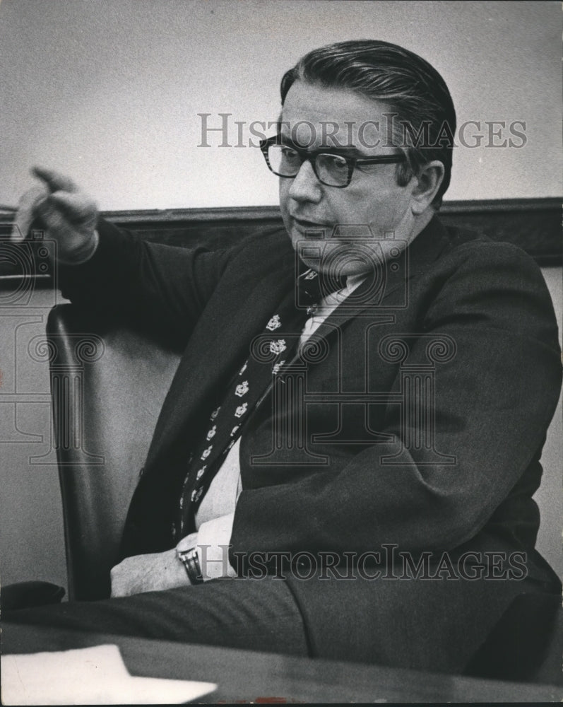 1970 Press Photo Governor-Elect Patrick J. Lucey Sitting in Chair and Gesturing - Historic Images