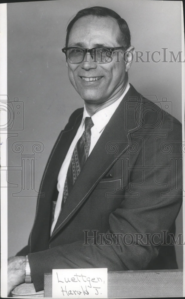 1975 Press Photo Harold J. Luettgen, Candidate, Franklin District 2, Alderman - Historic Images