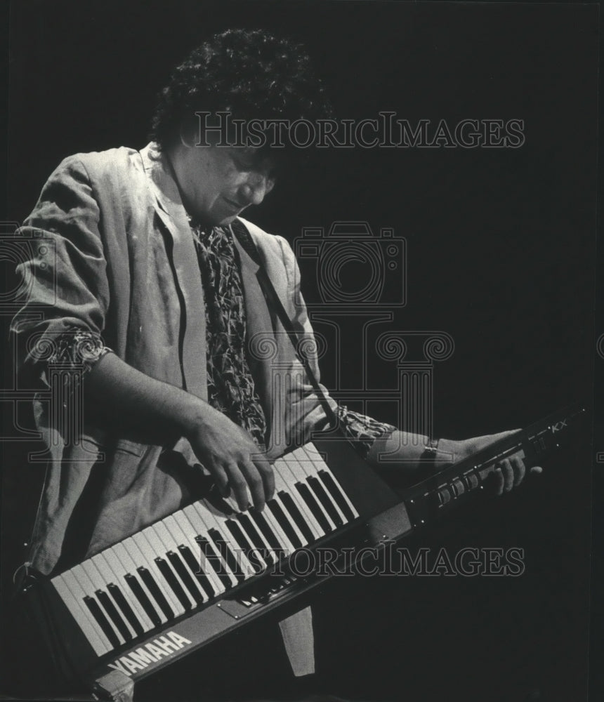 1985 Press Photo Musician Jeff Lorber performs at the Riverside Theater - Historic Images