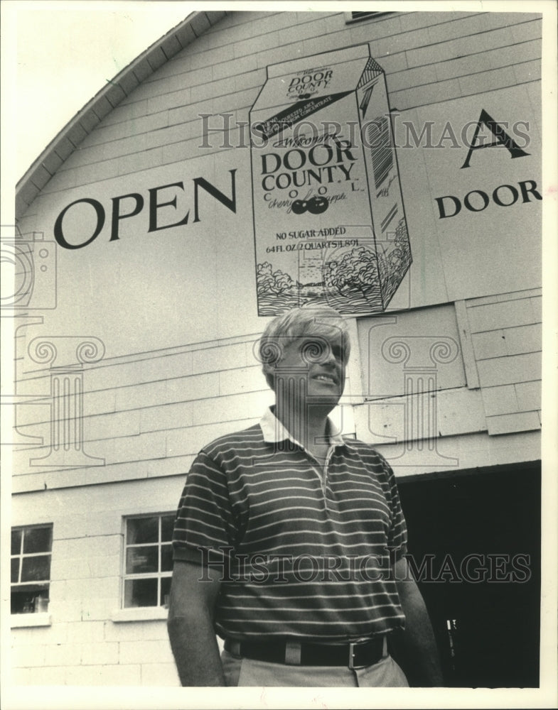 1987 Press Photo Roger Louer, owns Door county orchard, Wisconsin. - Historic Images