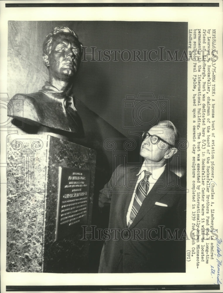 1975 Press Photo Laurance S. Rockefeller with Bust of Charles A. Lindbergh - Historic Images