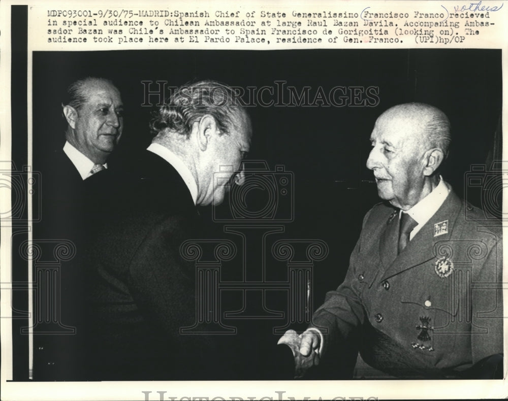 1975 Press Photo Francisco Franco at El Pasdo Palace with Chilean ambassadors - Historic Images