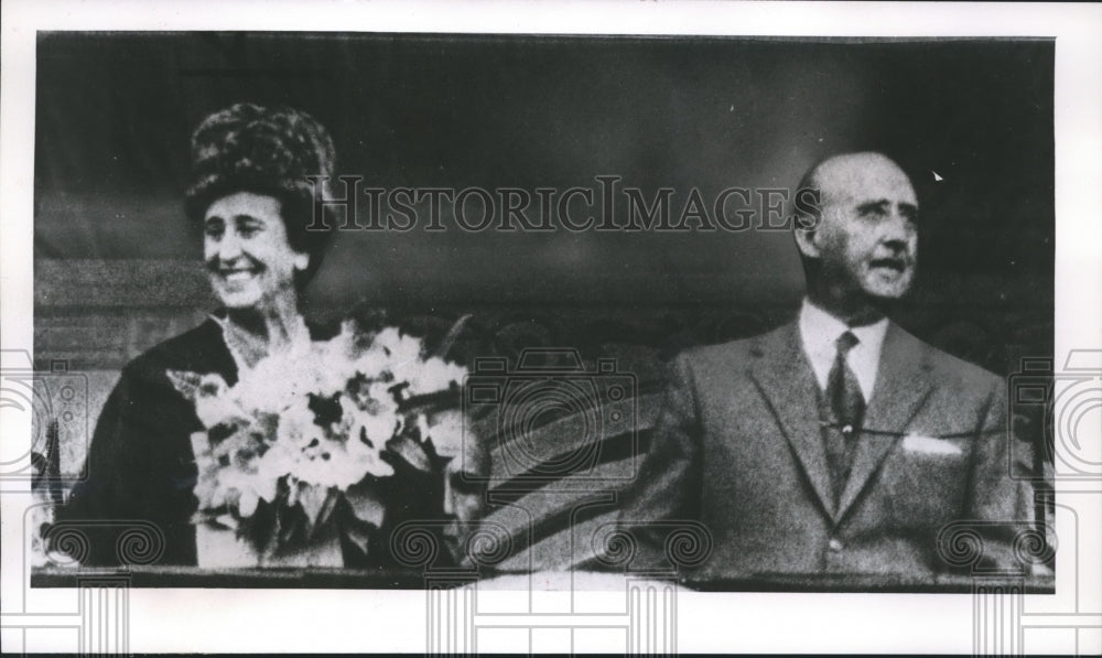 1961 Press Photo Generalissimo Franco and wife Carmen at Madrid bullfight - Historic Images