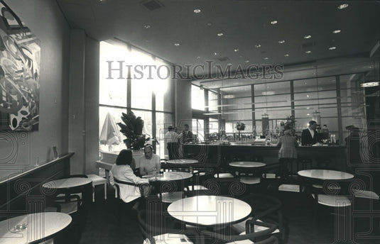 1987 Press Photo Tony Harvey's Place in 411 Building with 14 Foot High Ceiling - Historic Images