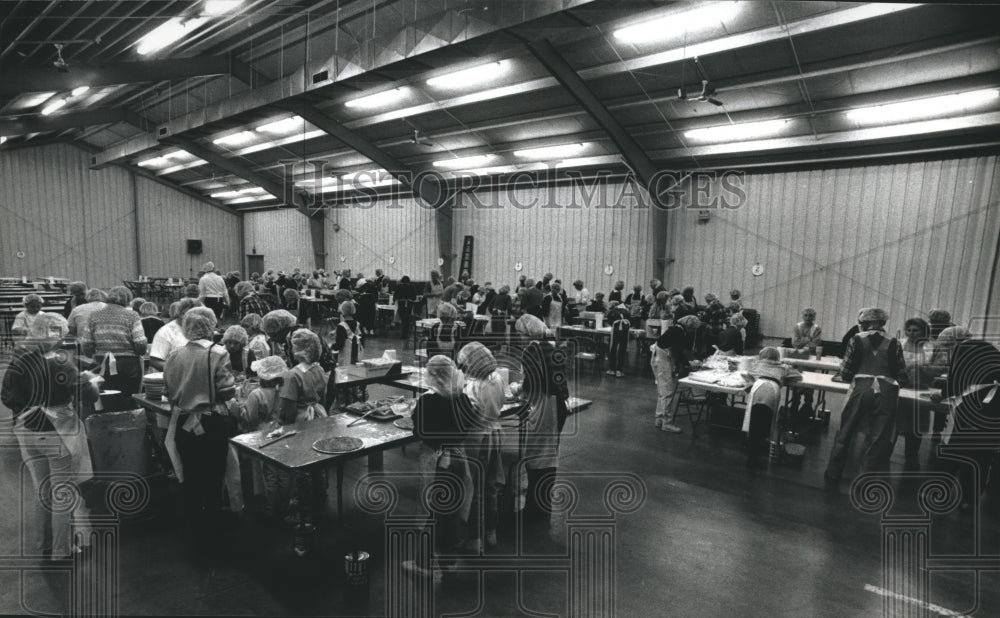 1993 Press Photo Waukesha County 4-H Pizza Weekend at Expo Center for 4-H Forum - Historic Images