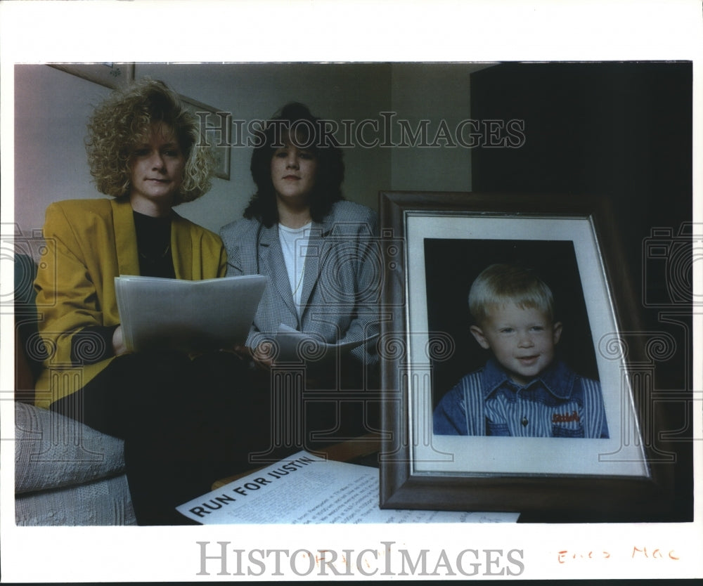 1994 Press Photo Cynthia Foskett, Eileen Tice , Friends Amending Traffic Aging - Historic Images