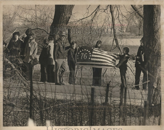 1976 A sheriff deputy keeps and eye on spectators, Fond du Lac.-Historic Images