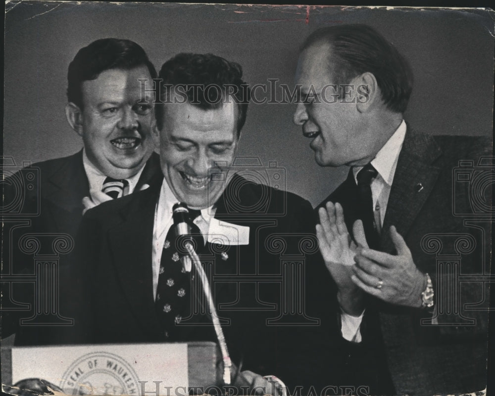 1974 Press Photo Gerald Ford and others share a bit of humor, Wisconsin. - Historic Images