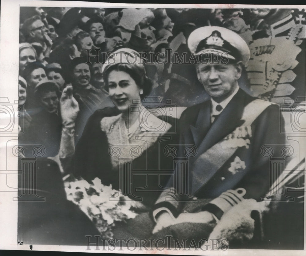 1957 Press Photo Queen Elizabeth II and King Frederik IX Ride to Amalienborg - Historic Images