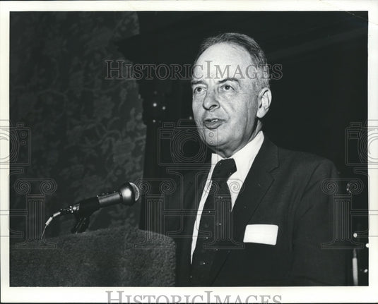1974 Press Photo Dr. Arthur S. Fleming, Health, Education & Welfare Secretary - Historic Images
