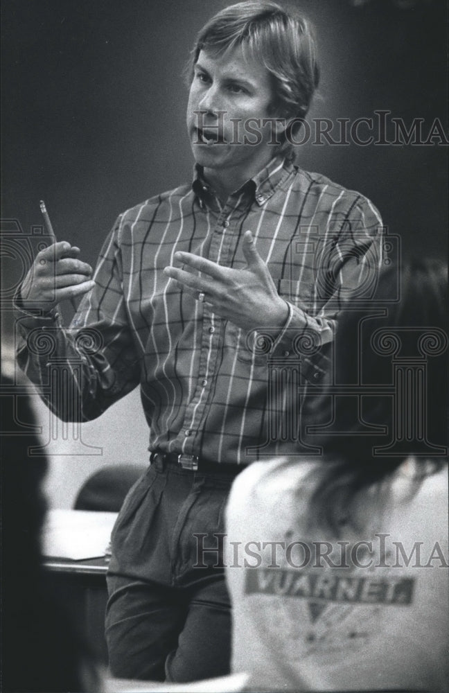 1990 Press Photo Bob Franze, coach and teacher at Waukesha South High School.- Historic Images