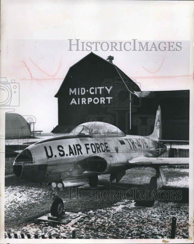 1963 Press Photo An Air Force Jet on display in Fort Atkinson, Wisconsin. - Historic Images