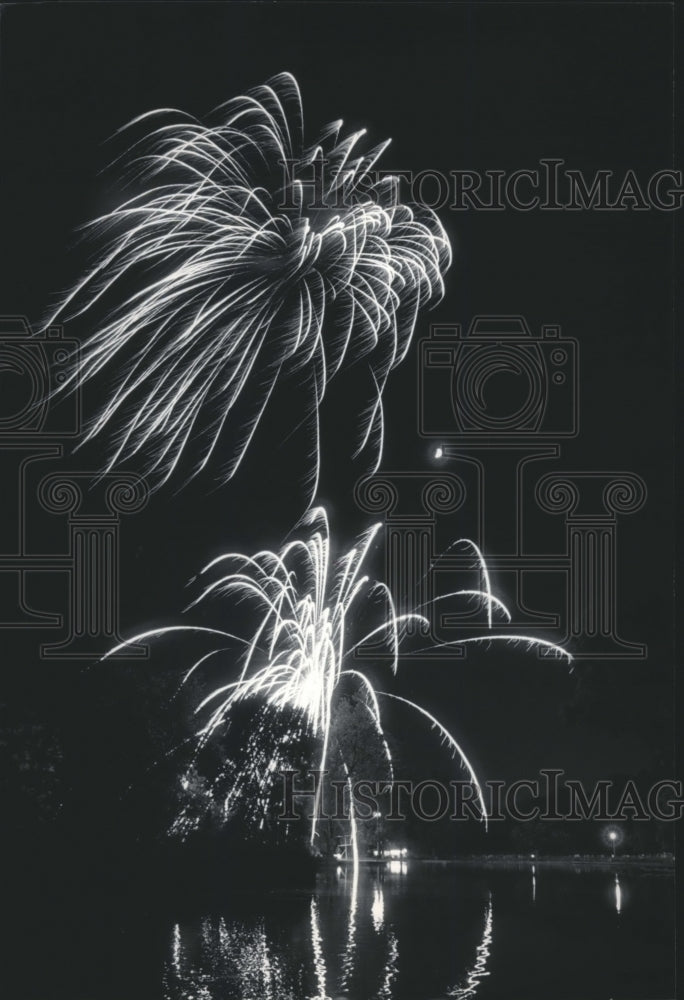 1984 Press Photo Fourth of July fireworks, Humboldt Park - Historic Images