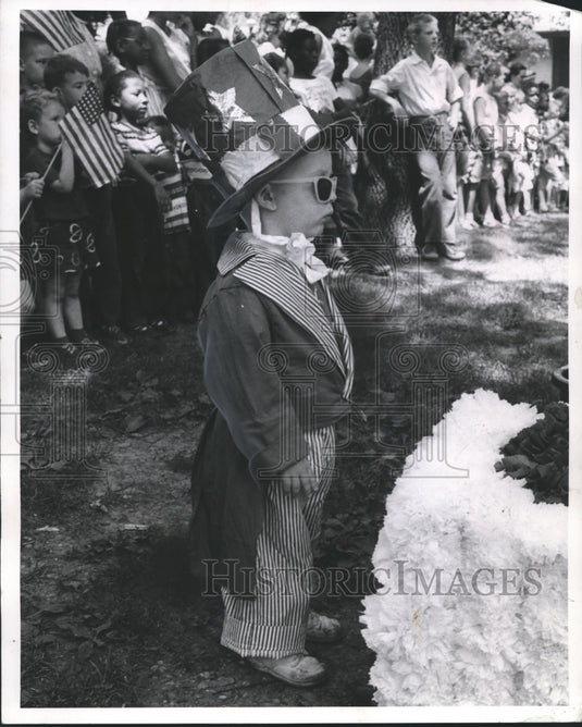 1967 Press Photo Uncle Sam Robert Fetterly Fourth of July Milwaukee, Wisconsin-Historic Images