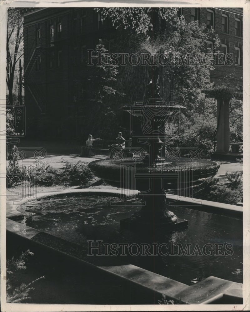 1950 Press Photo Fountain in a Park Scene in Wausau, Wisconsin - mjb10979 - Historic Images