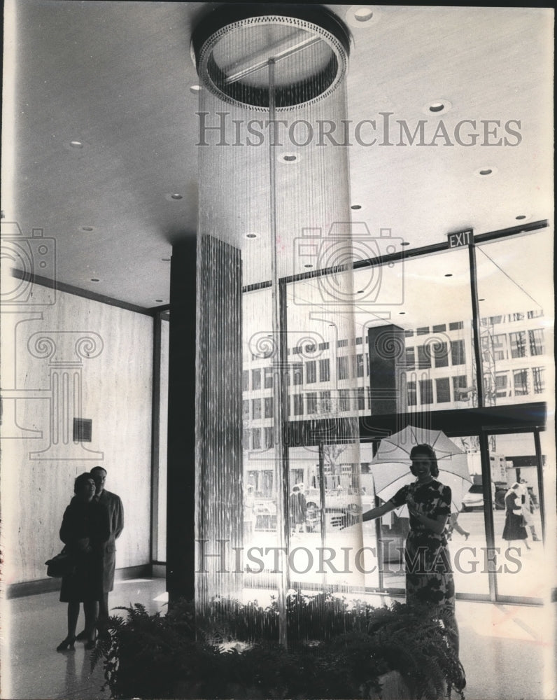 1985 Press Photo Floor to Ceiling Fountain, International Bank, Washington D.C. - Historic Images