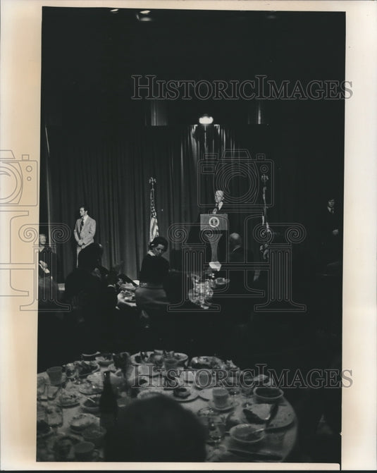1975 Press Photo President Gerald R. Ford Visiting Milwaukee, Wisconsin - Historic Images