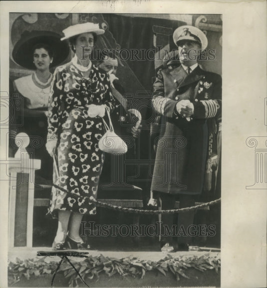 1948 Press Photo Generalissimo Francisco Franco of Spain with daughter Carmen - Historic Images