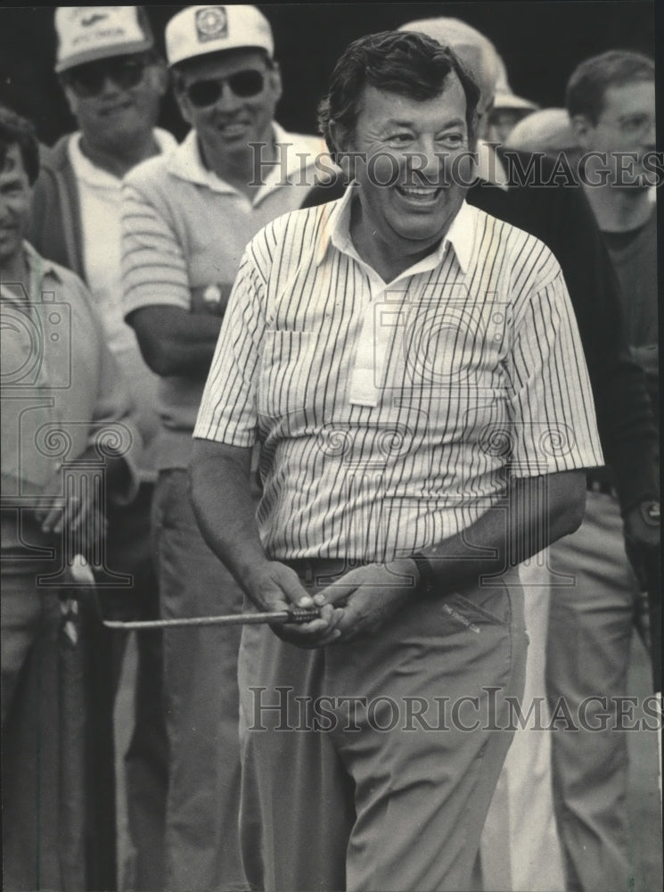 1985 Press Photo Jim Fitzgerald, former Milwaukee Buck's owner plays golf - Historic Images