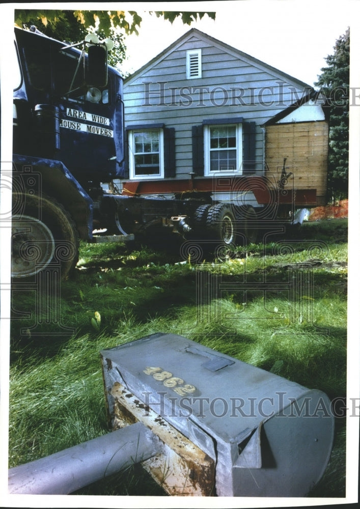 1993 Press Photo Houses Moved out of Floodplain in Milwaukee, Wisconsin - Historic Images