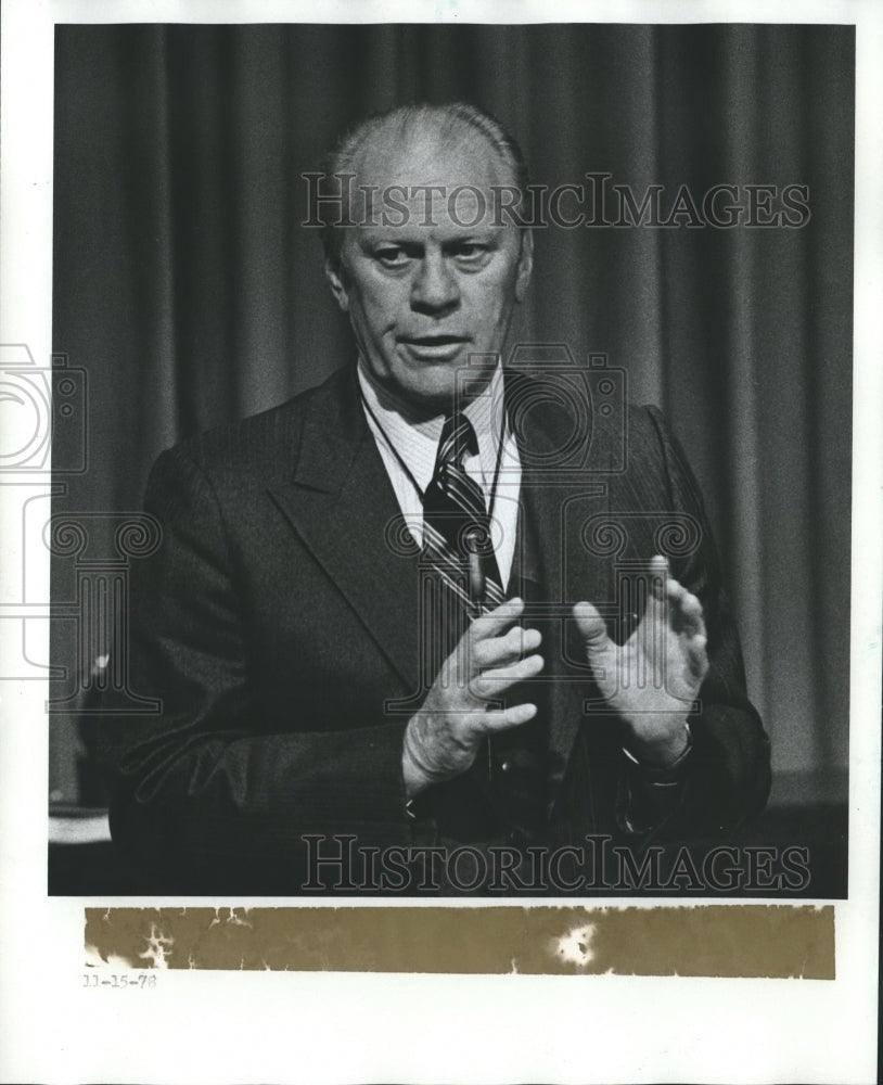 1978 Press Photo Gerald Ford, private citizen, lectures in Jamrich Hall - Historic Images